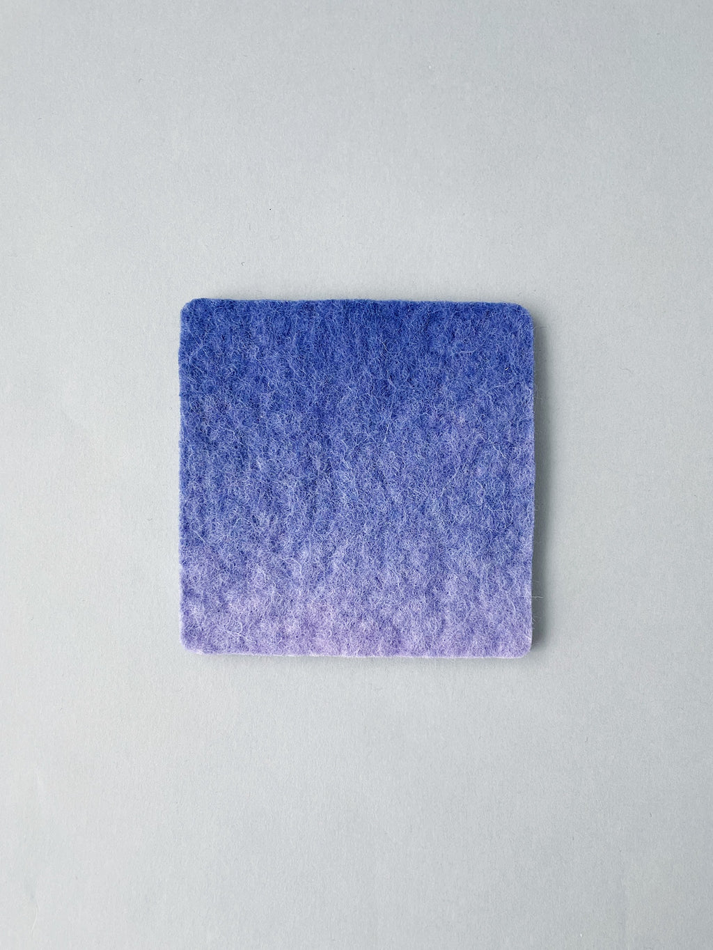 手作り羊毛フェルトコースター・薄暮、10cm×10cm。